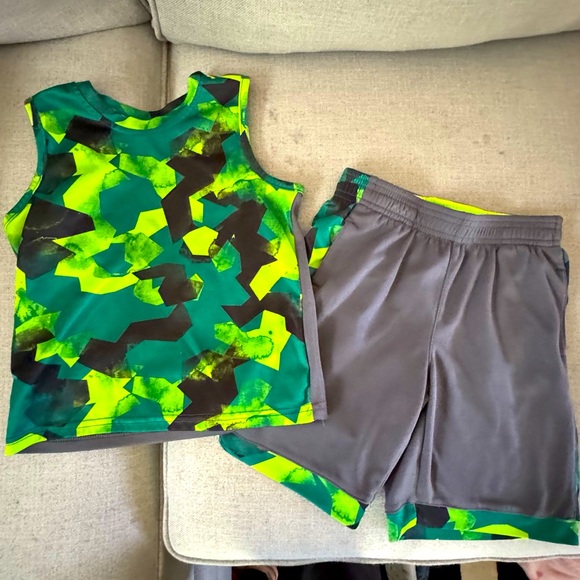 Boys 2 Piece Tank + Shorts Matching Set EUC Size 5T - Picture 1 of 5